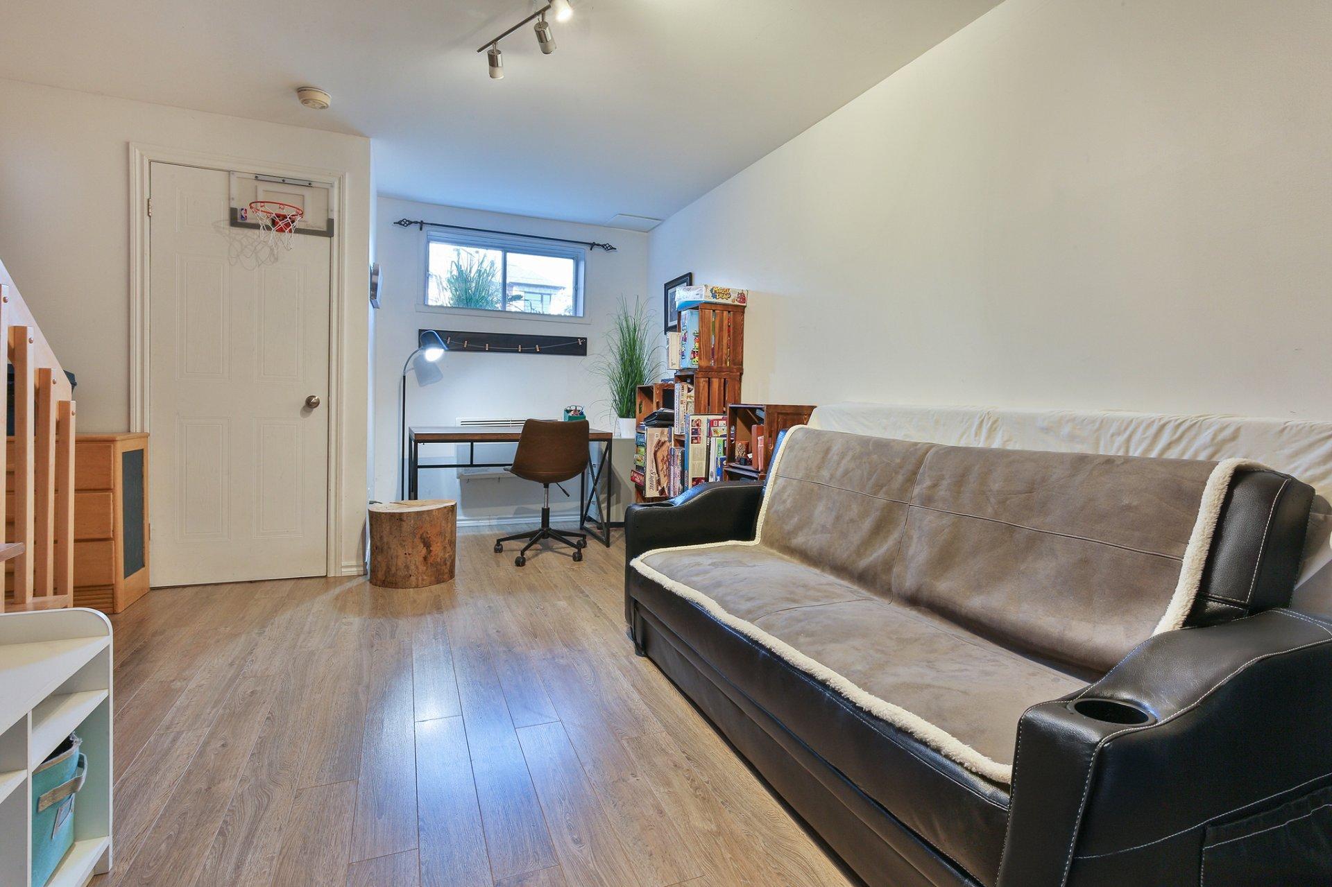 









42


Rue Guertin

,
Saint-Jean-sur-Richelieu,




QC
J2X5R7


