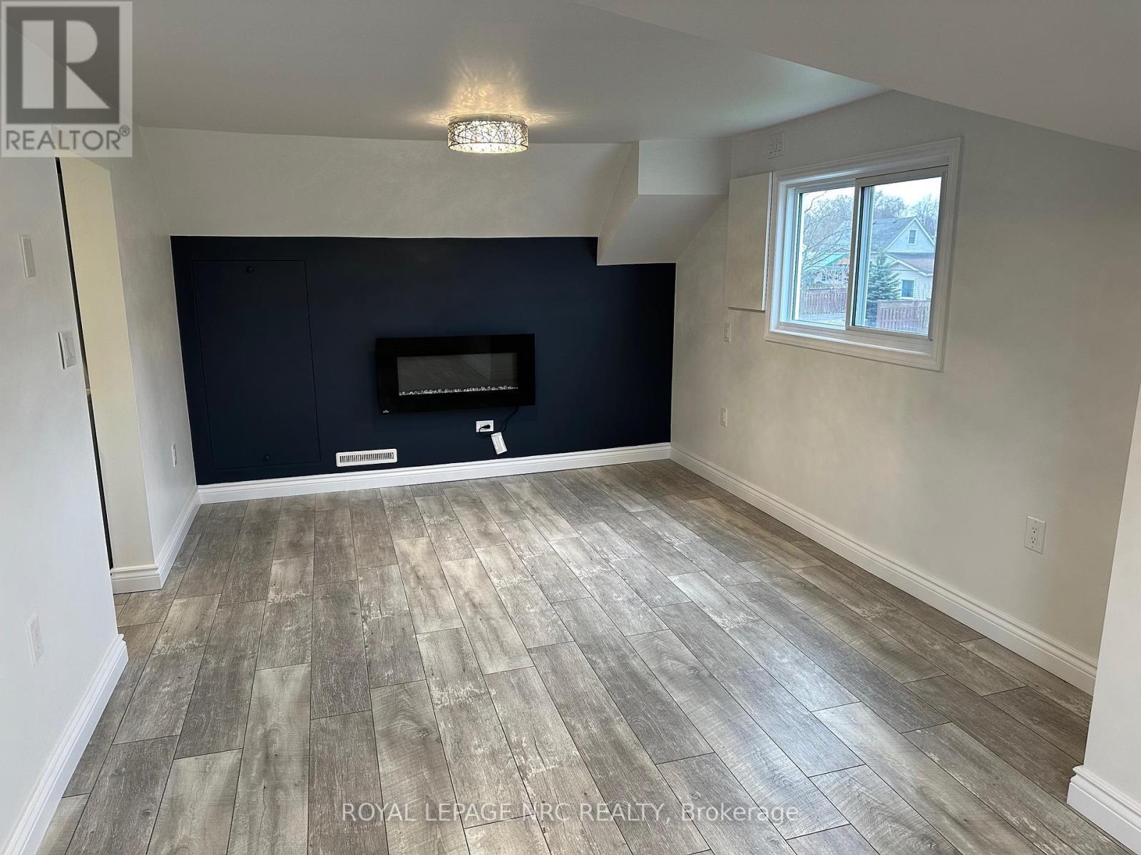 












45 CATHERINE STREET

,
Fort Erie (Central),




Ontario
L2A2G8

