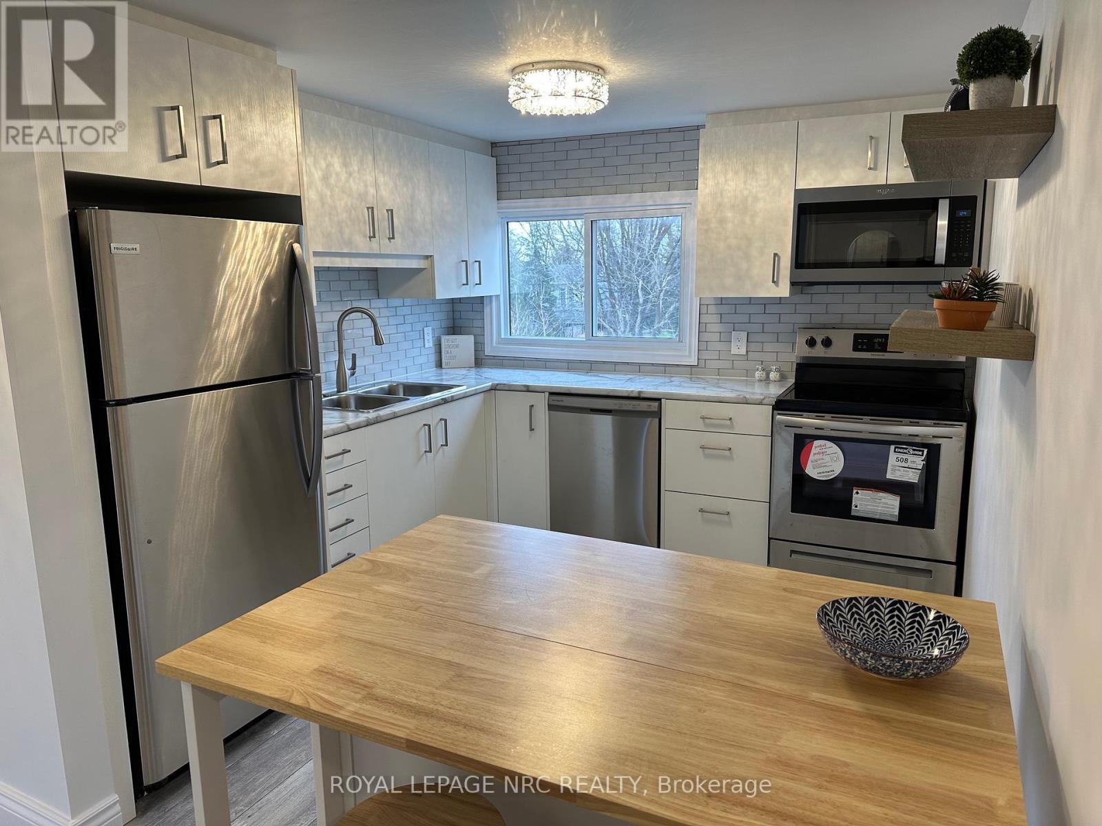 












45 CATHERINE STREET

,
Fort Erie (Central),




Ontario
L2A2G8

