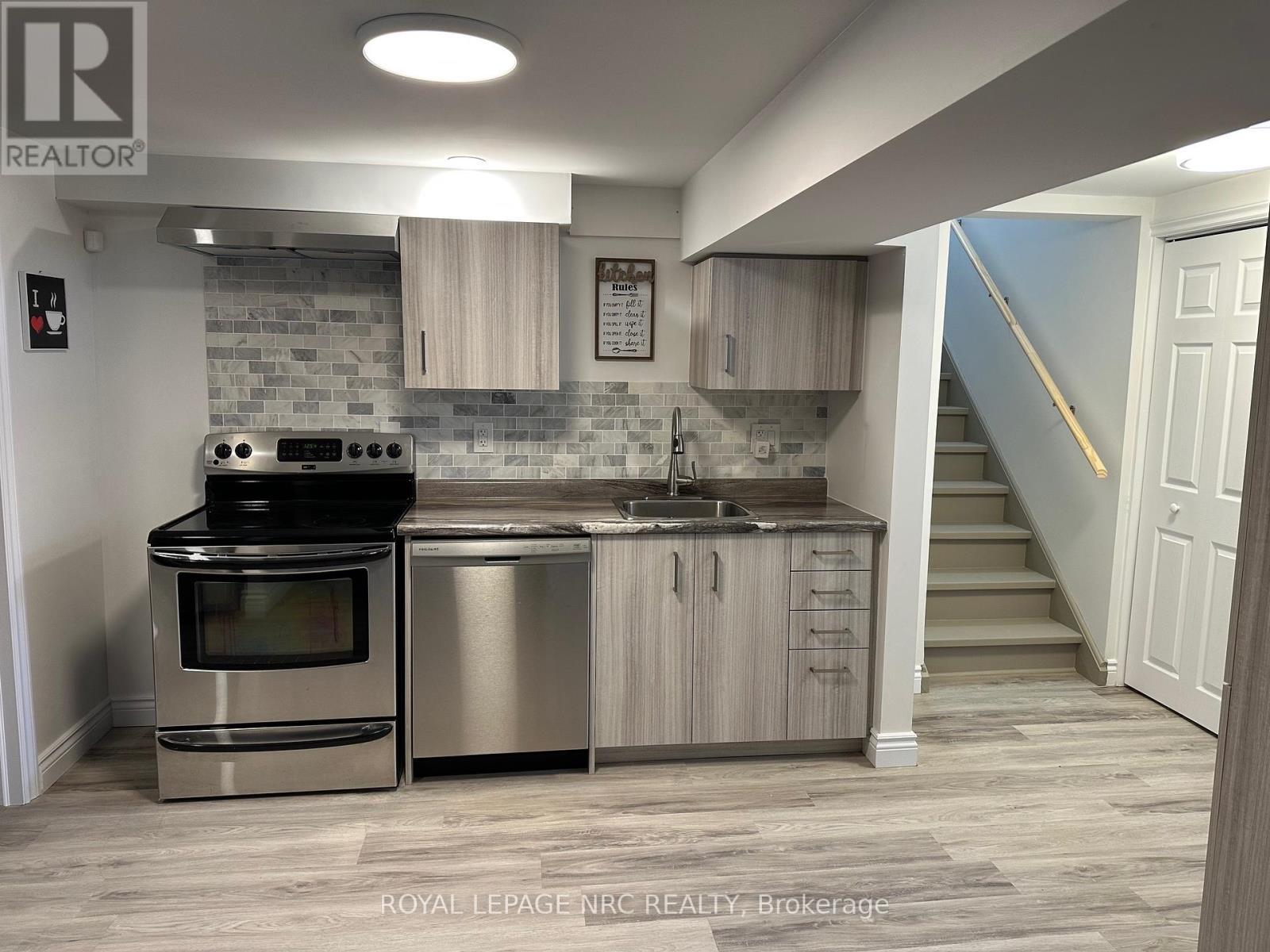 












45 CATHERINE STREET

,
Fort Erie (Central),




Ontario
L2A2G8

