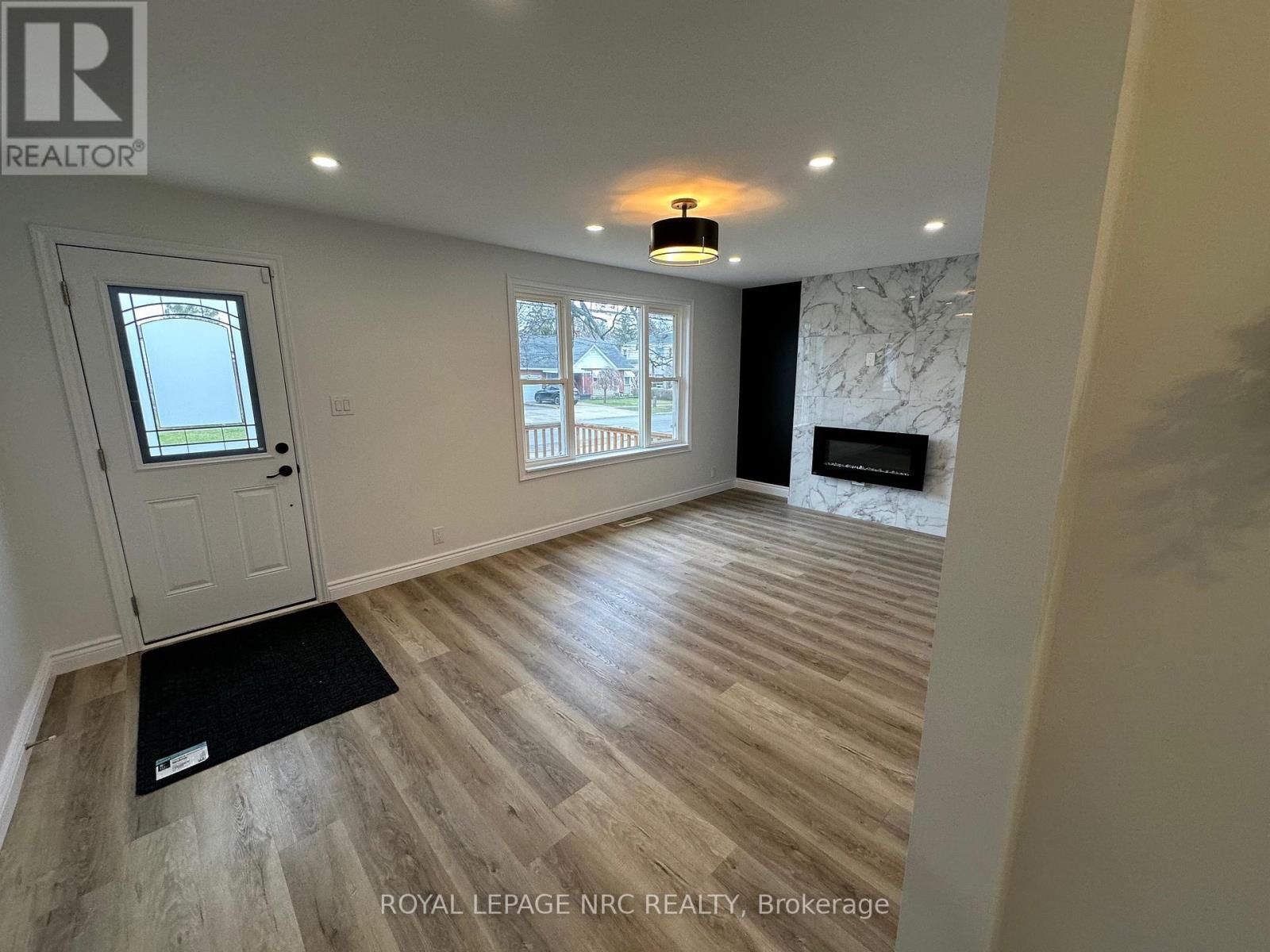 












45 CATHERINE STREET

,
Fort Erie (Central),




Ontario
L2A2G8

