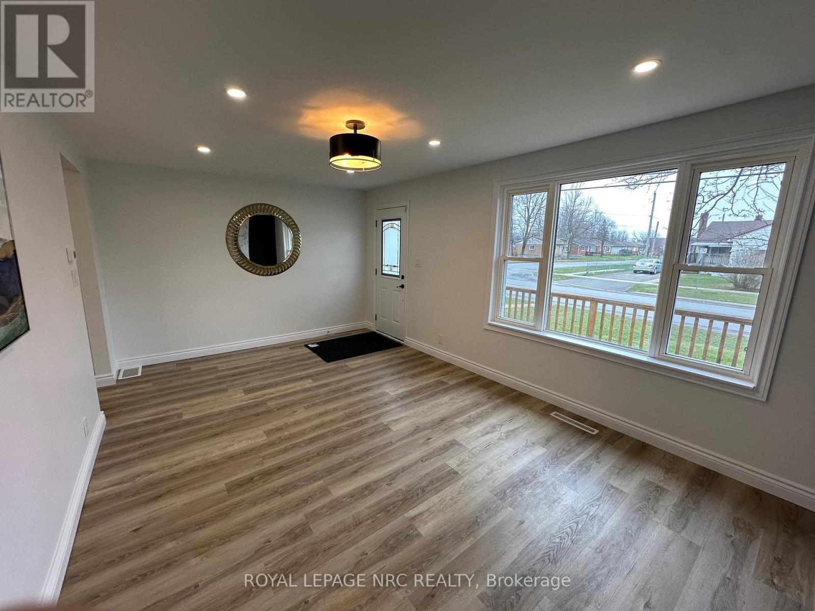 












45 CATHERINE STREET

,
Fort Erie (Central),




Ontario
L2A2G8

