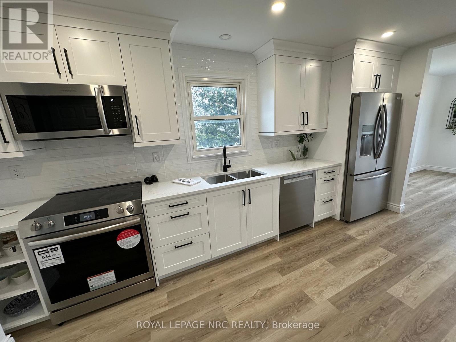 












45 CATHERINE STREET

,
Fort Erie (Central),




Ontario
L2A2G8

