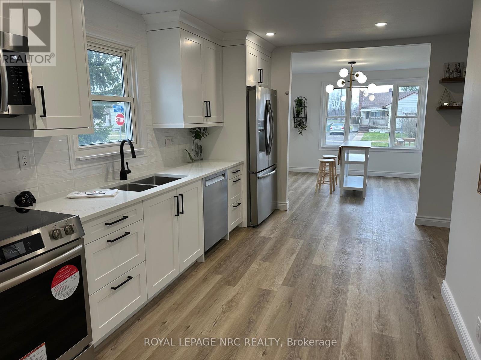 












45 CATHERINE STREET

,
Fort Erie (Central),




Ontario
L2A2G8

