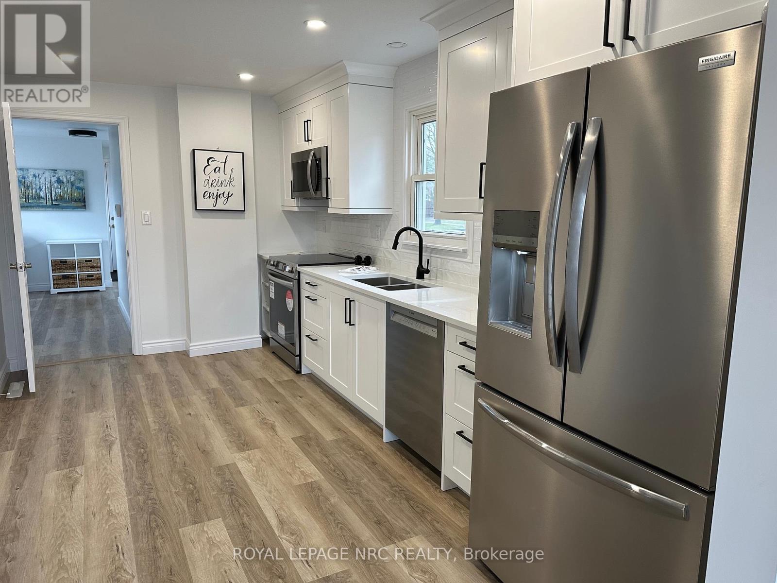 












45 CATHERINE STREET

,
Fort Erie (Central),




Ontario
L2A2G8

