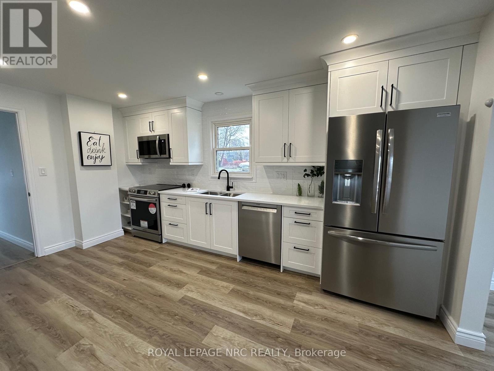 












45 CATHERINE STREET

,
Fort Erie (Central),




Ontario
L2A2G8

