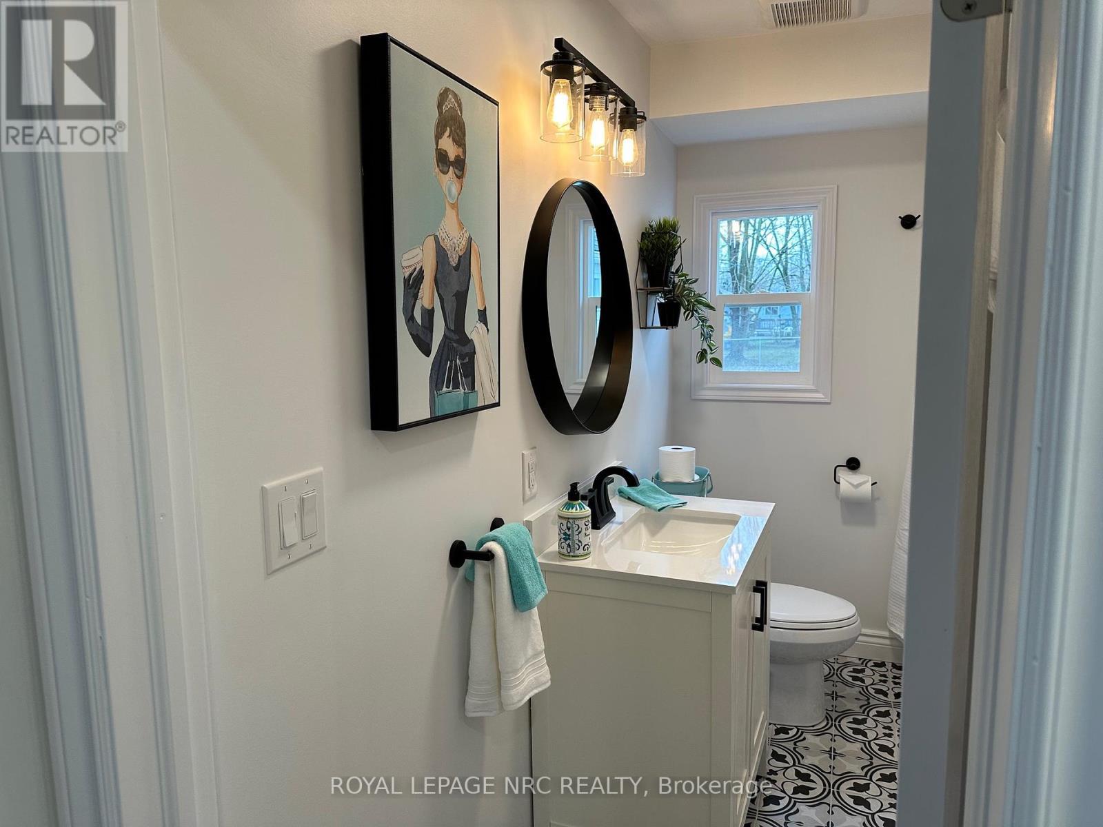 












45 CATHERINE STREET

,
Fort Erie (Central),




Ontario
L2A2G8

