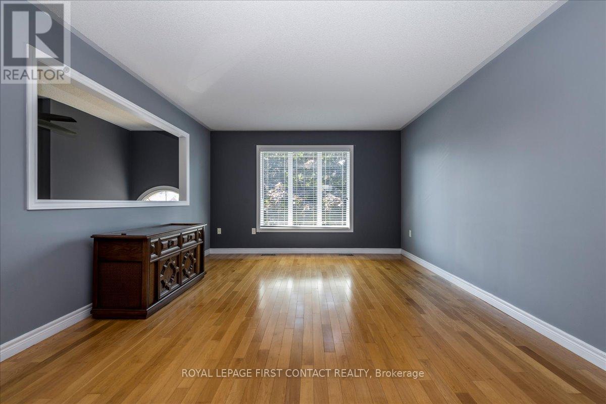 












37 MARSELLUS DRIVE

,
Barrie,




Ontario
L4N8S6

