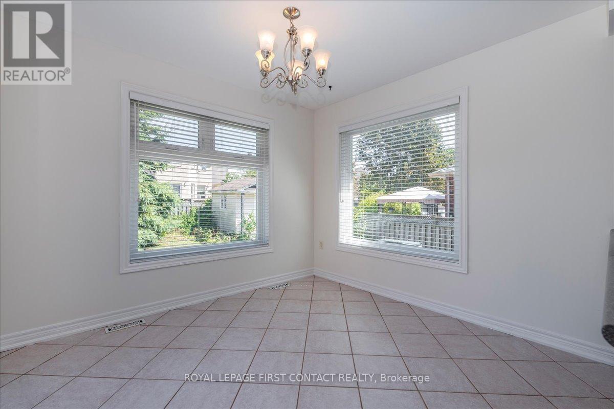 












37 MARSELLUS DRIVE

,
Barrie,




Ontario
L4N8S6

