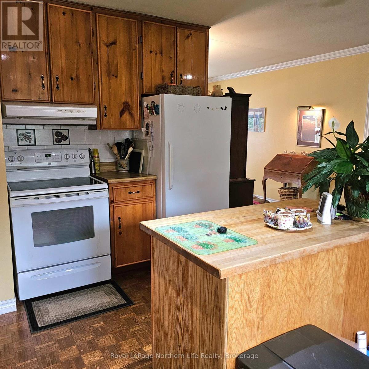 












809 CAMERON ROAD

,
Papineau-Cameron (Papineau Cameron),




Ontario
P0H1V0

