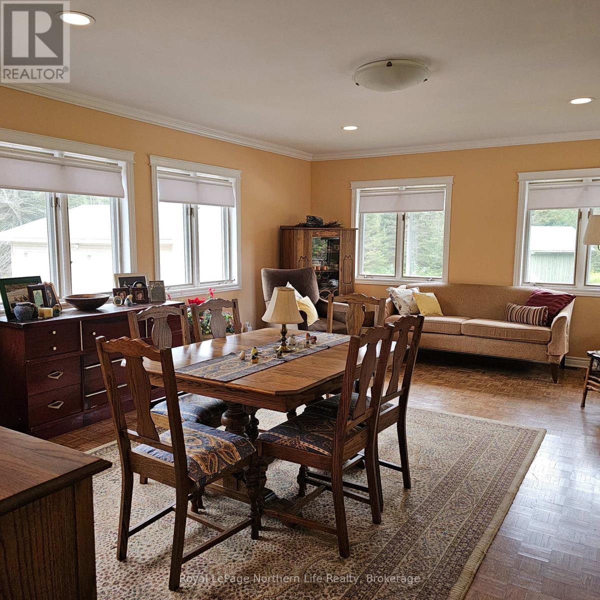 












809 CAMERON ROAD

,
Papineau-Cameron (Papineau Cameron),




Ontario
P0H1V0

