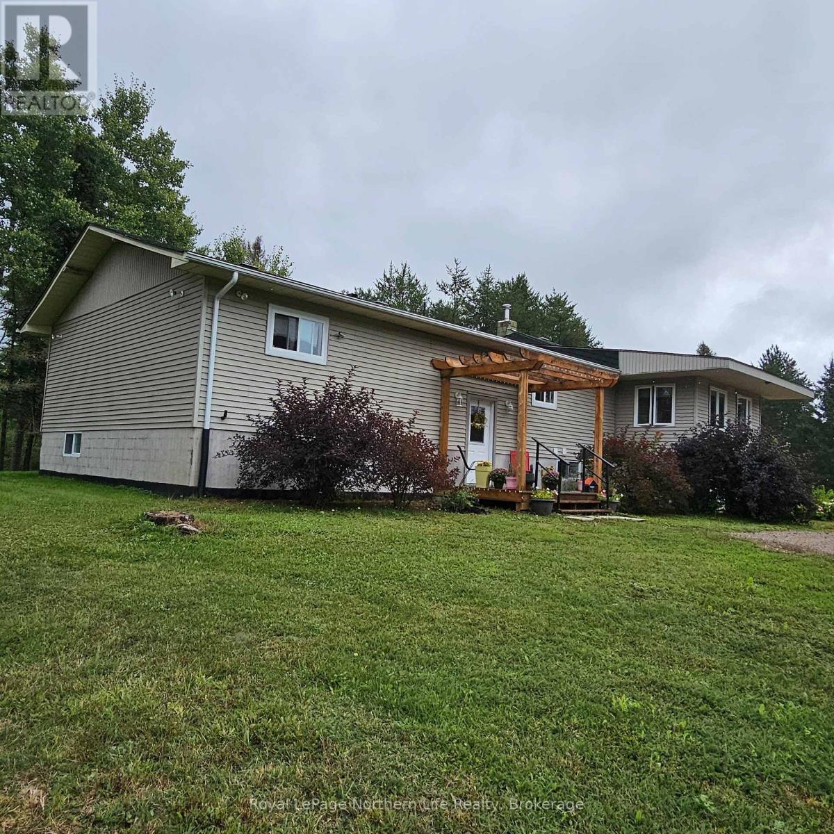 












809 CAMERON ROAD

,
Papineau-Cameron (Papineau Cameron),




Ontario
P0H1V0

