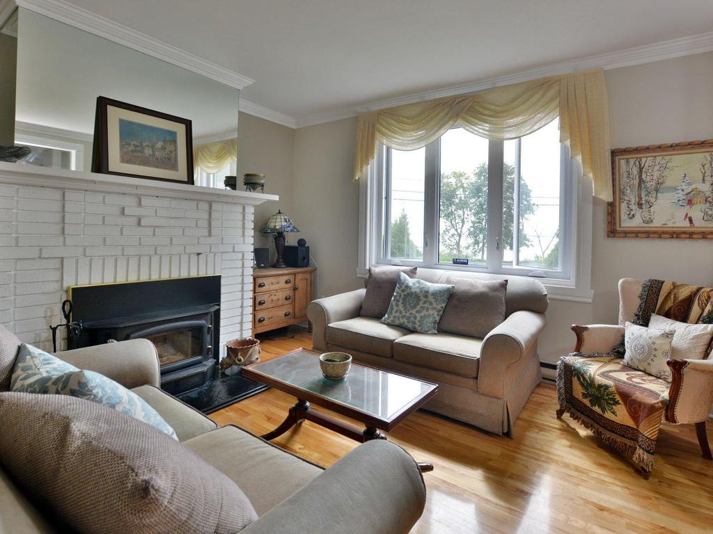 









103


Ch. du Bord-du-Lac-Lakeshore

,
Pointe-Claire,




QC
H9S4J1

