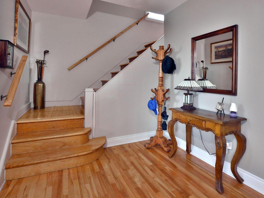 









103


Ch. du Bord-du-Lac-Lakeshore

,
Pointe-Claire,




QC
H9S4J1

