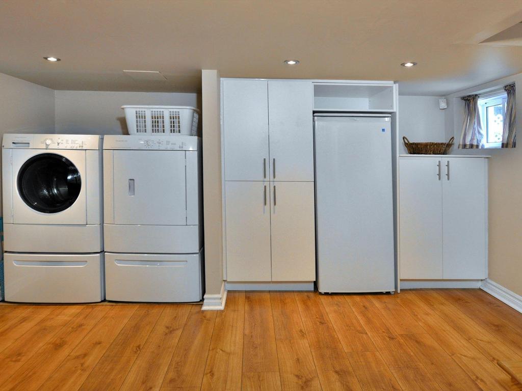 









103


Ch. du Bord-du-Lac-Lakeshore

,
Pointe-Claire,




QC
H9S4J1

