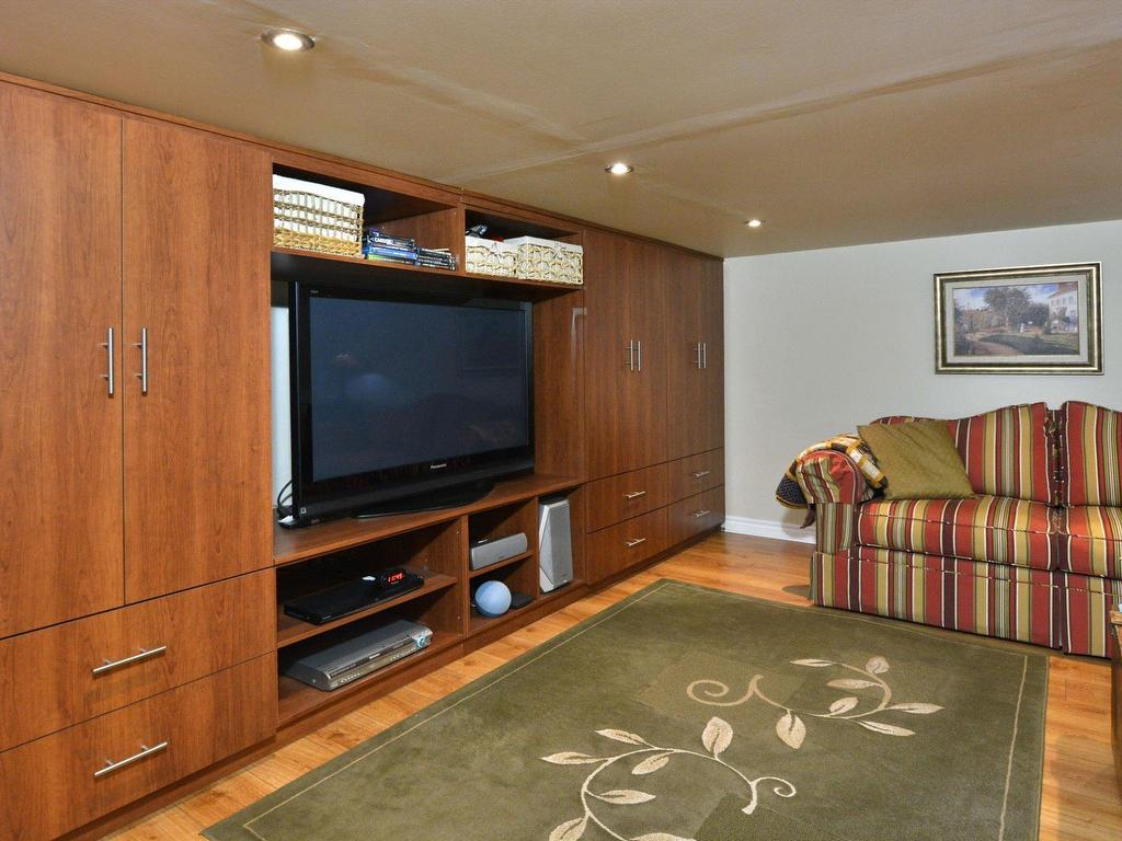 









103


Ch. du Bord-du-Lac-Lakeshore

,
Pointe-Claire,




QC
H9S4J1

