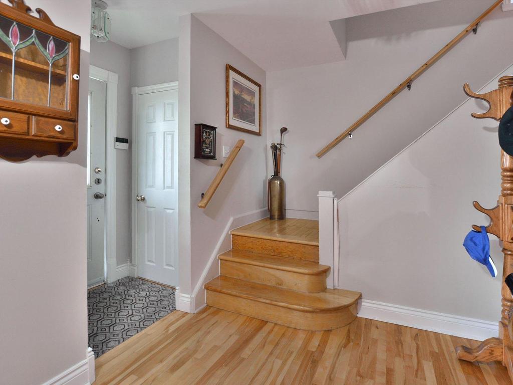 









103


Ch. du Bord-du-Lac-Lakeshore

,
Pointe-Claire,




QC
H9S4J1

