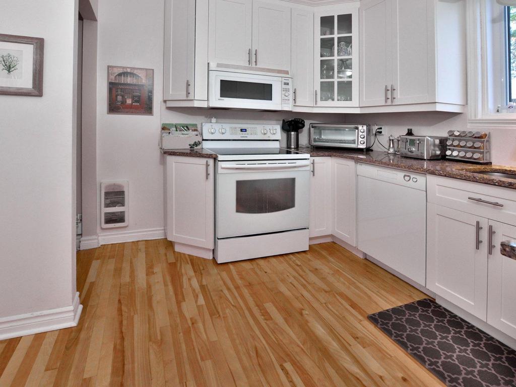 









103


Ch. du Bord-du-Lac-Lakeshore

,
Pointe-Claire,




QC
H9S4J1

