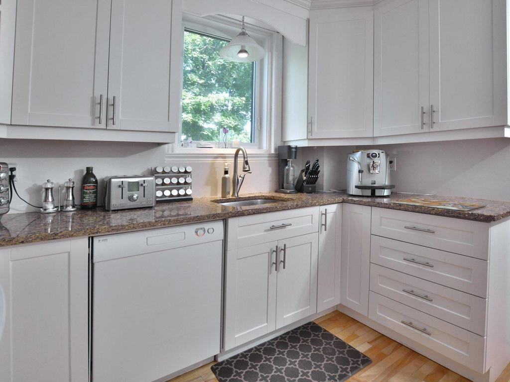 









103


Ch. du Bord-du-Lac-Lakeshore

,
Pointe-Claire,




QC
H9S4J1

