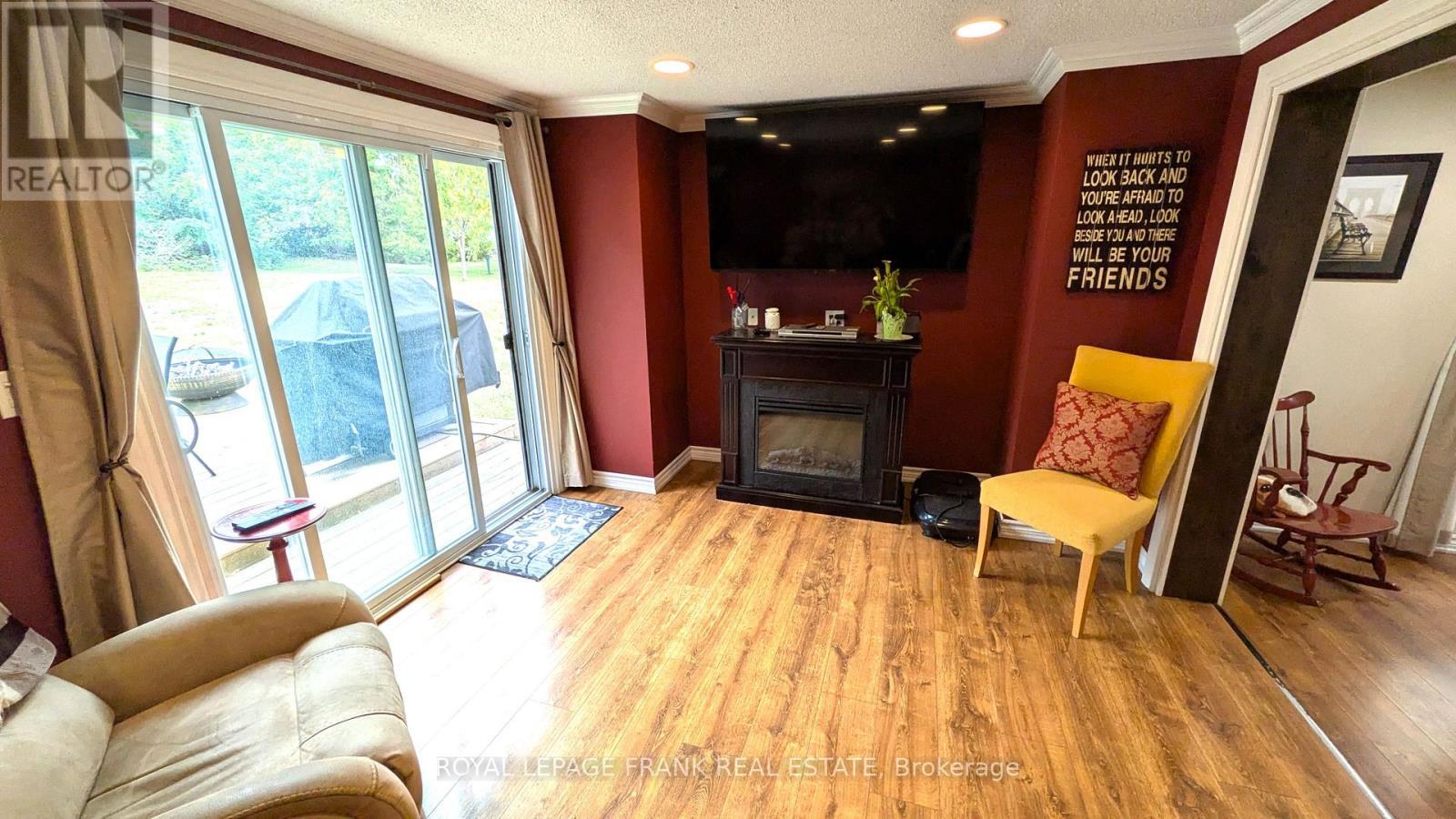












5 WILLIAM STREET

,
Marmora and Lake (Marmora Ward),




Ontario
K0K2M0

