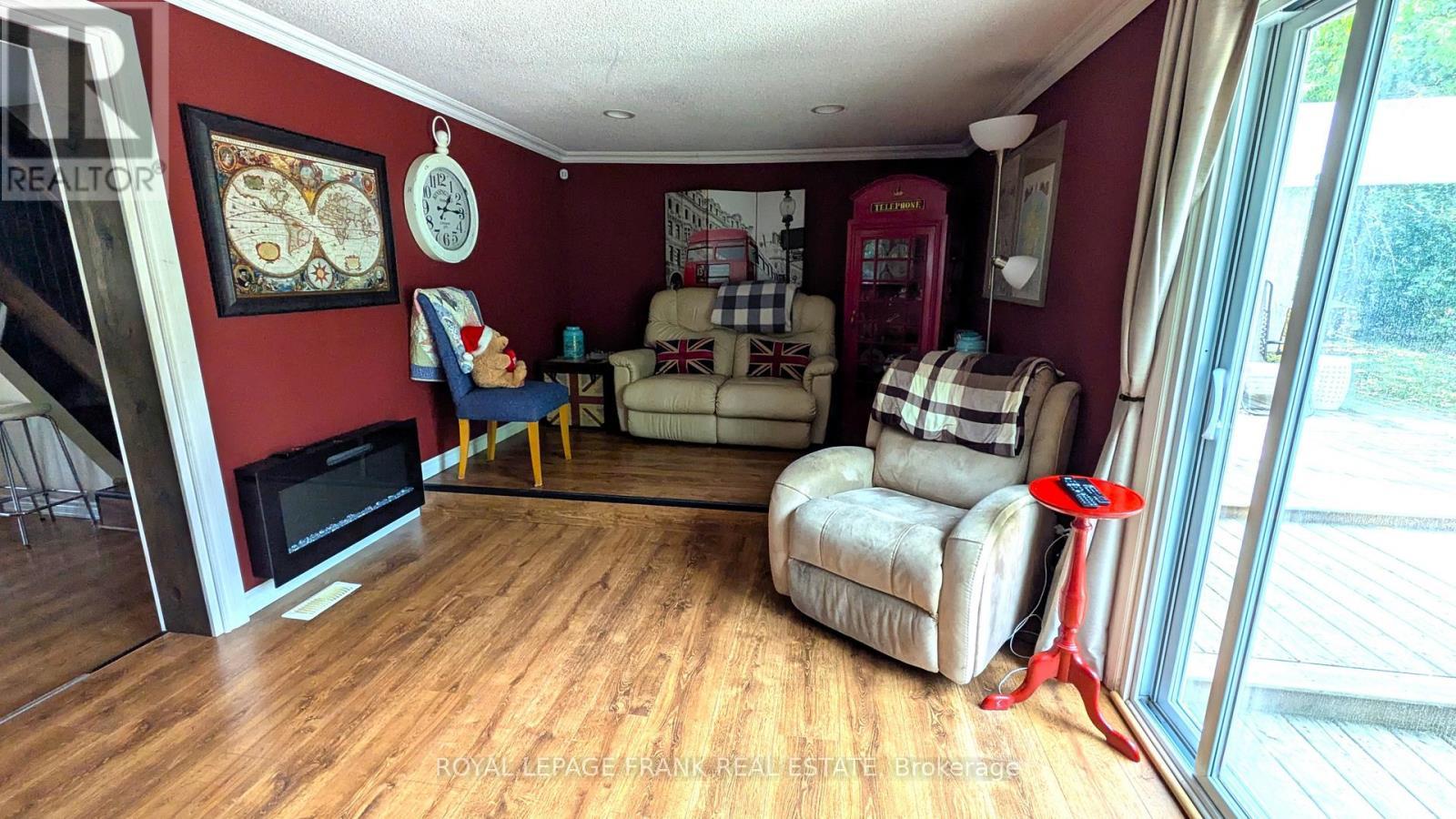 












5 WILLIAM STREET

,
Marmora and Lake (Marmora Ward),




Ontario
K0K2M0

