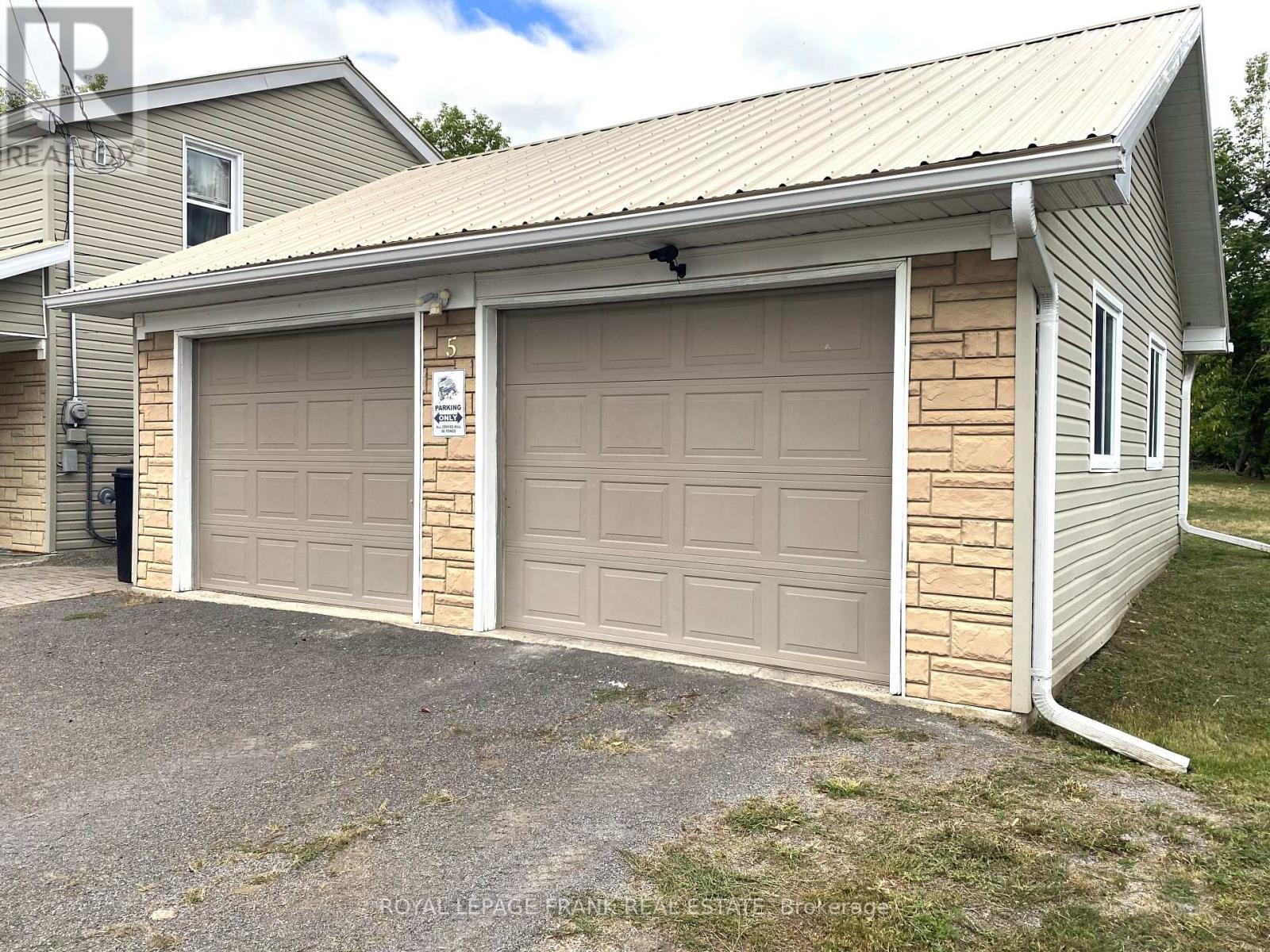 












5 WILLIAM STREET

,
Marmora and Lake (Marmora Ward),




Ontario
K0K2M0

