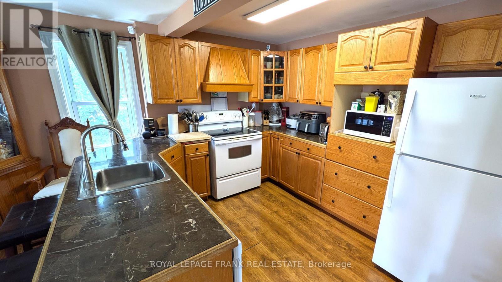 












5 WILLIAM STREET

,
Marmora and Lake (Marmora Ward),




Ontario
K0K2M0

