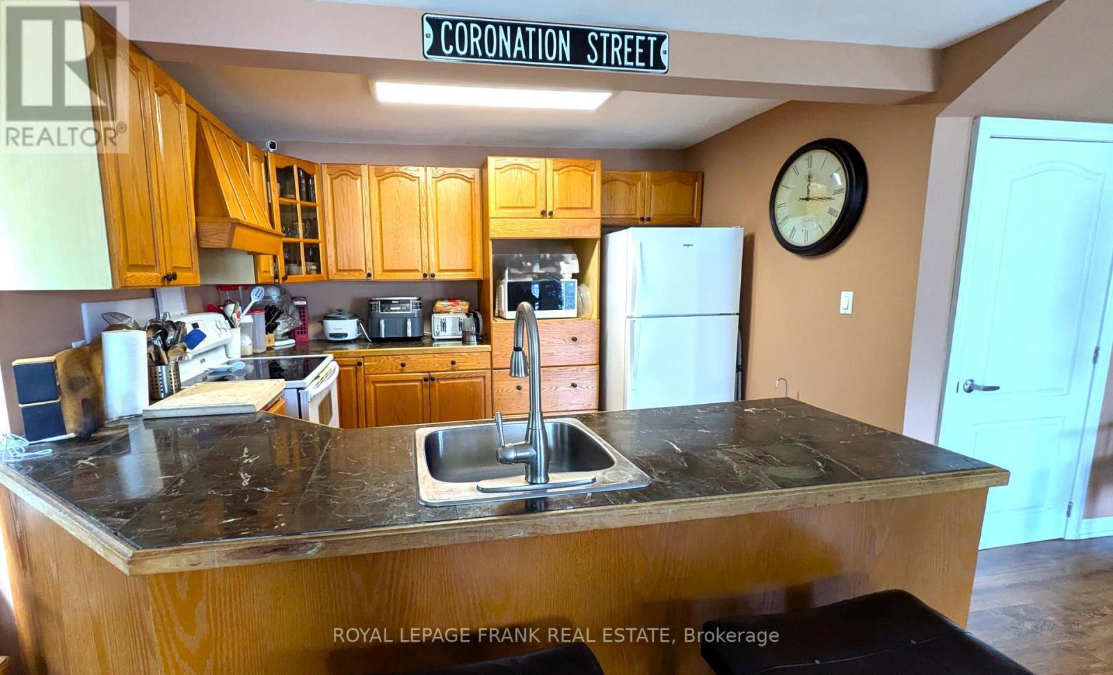 












5 WILLIAM STREET

,
Marmora and Lake (Marmora Ward),




Ontario
K0K2M0

