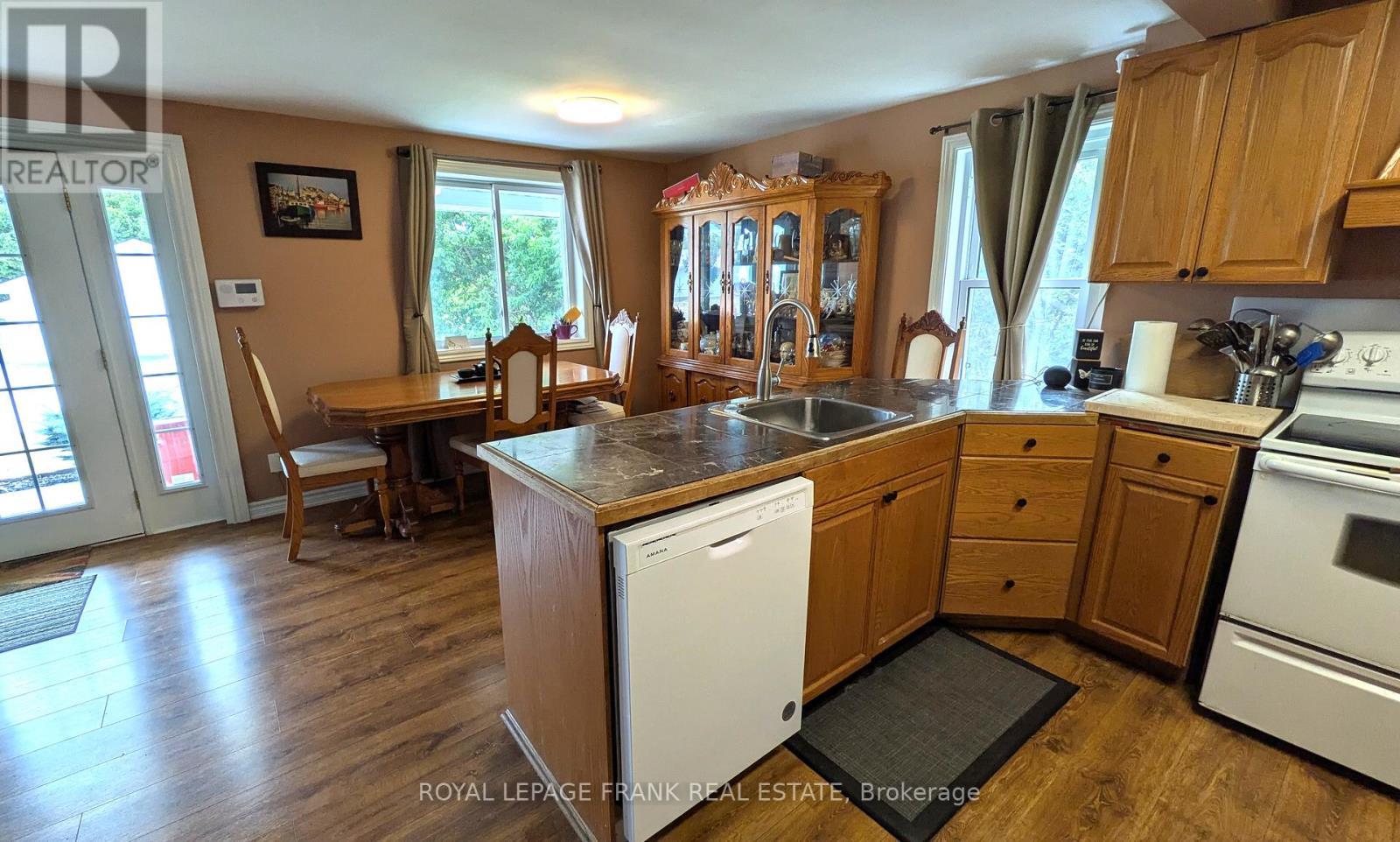 












5 WILLIAM STREET

,
Marmora and Lake (Marmora Ward),




Ontario
K0K2M0

