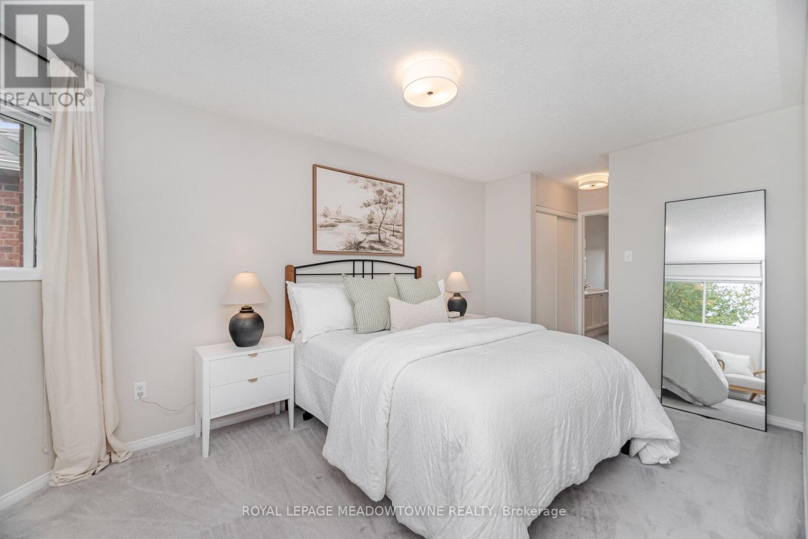 












33 HARROP AVENUE

,
Halton Hills,




Ontario
L7G5R4

