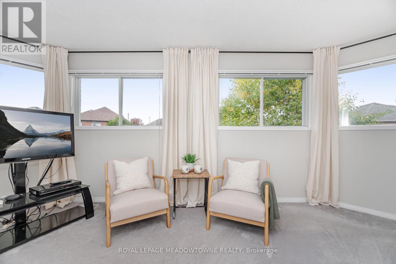 












33 HARROP AVENUE

,
Halton Hills,




Ontario
L7G5R4

