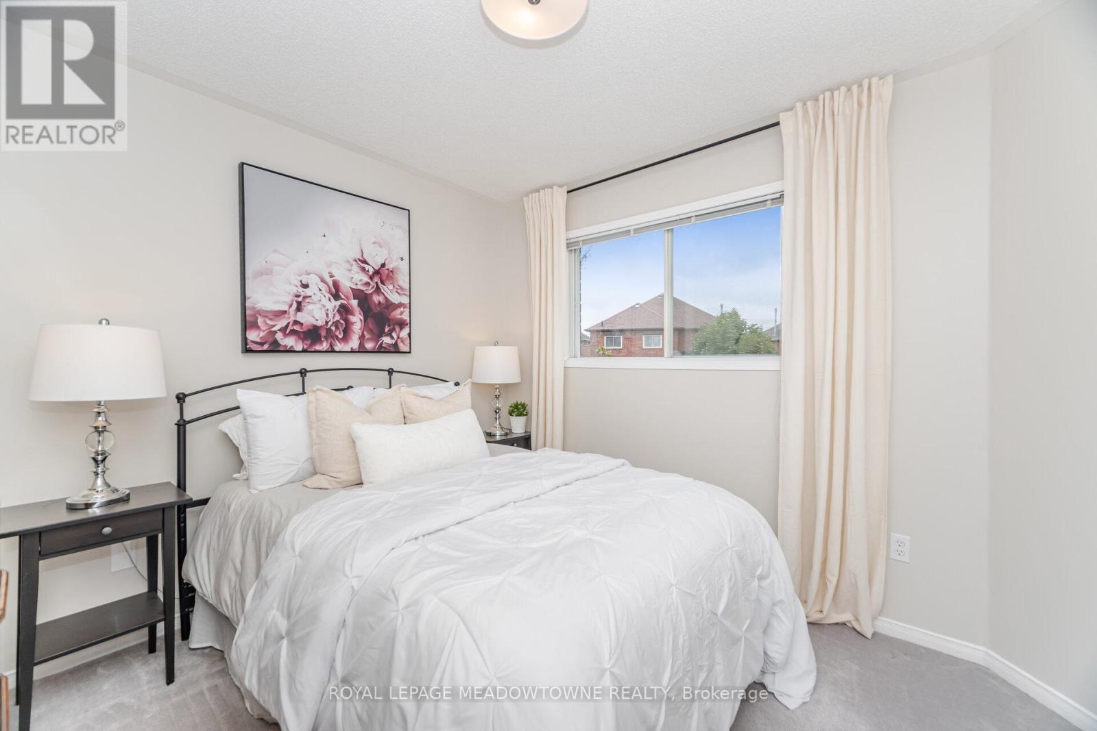 












33 HARROP AVENUE

,
Halton Hills,




Ontario
L7G5R4

