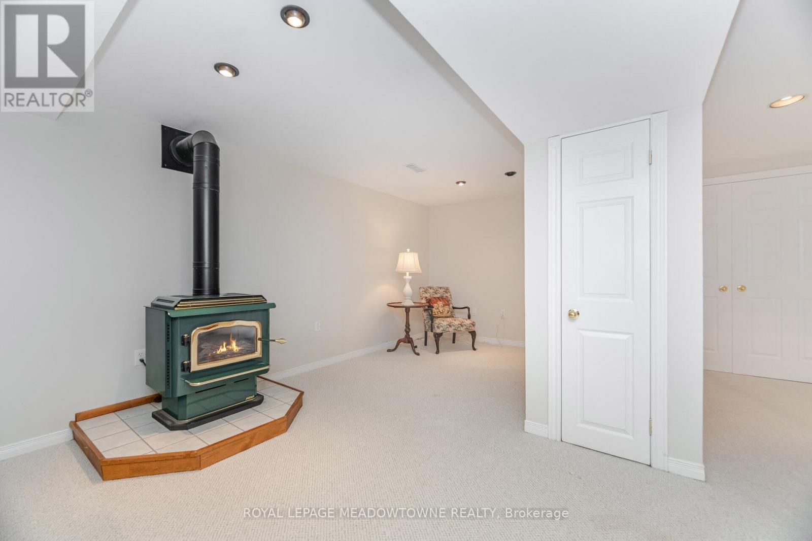 












33 HARROP AVENUE

,
Halton Hills,




Ontario
L7G5R4

