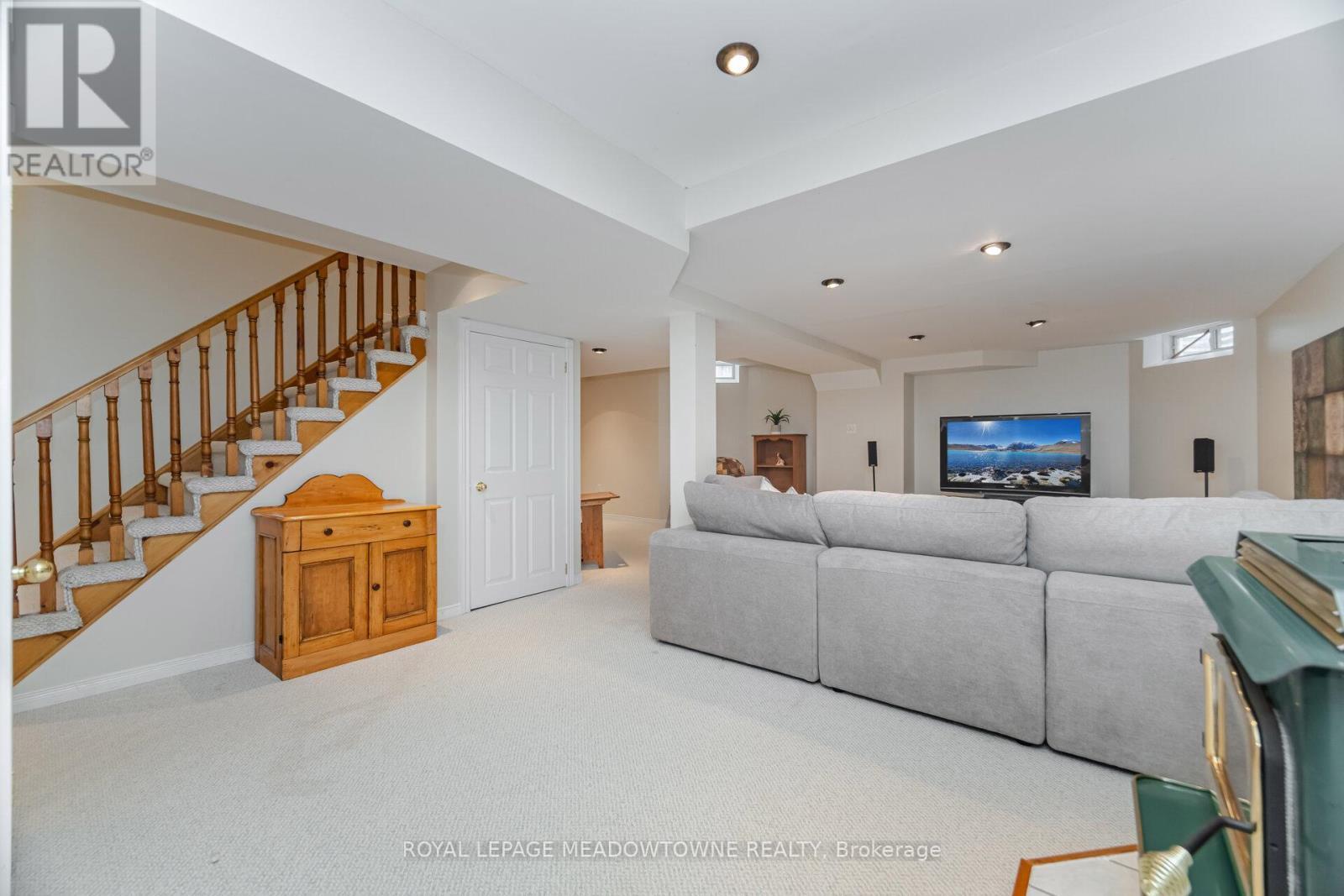 












33 HARROP AVENUE

,
Halton Hills,




Ontario
L7G5R4

