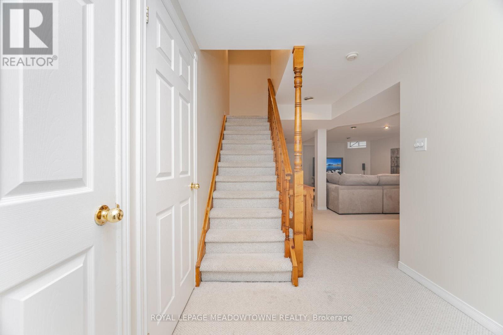 












33 HARROP AVENUE

,
Halton Hills,




Ontario
L7G5R4

