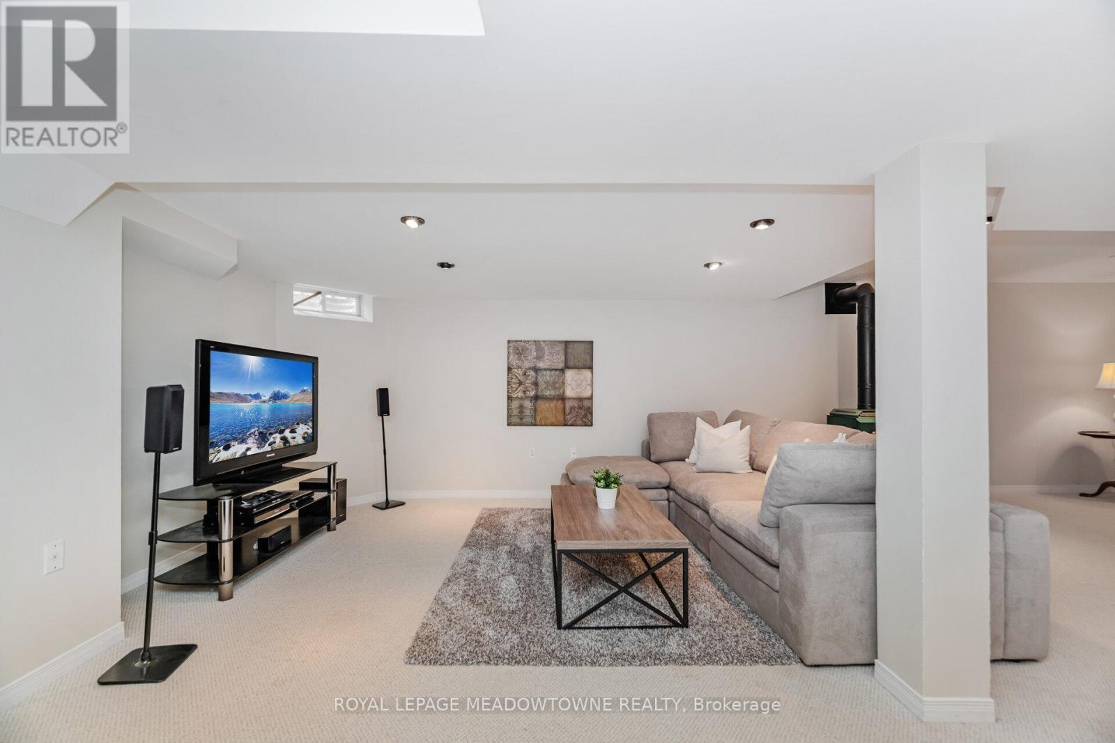 












33 HARROP AVENUE

,
Halton Hills,




Ontario
L7G5R4

