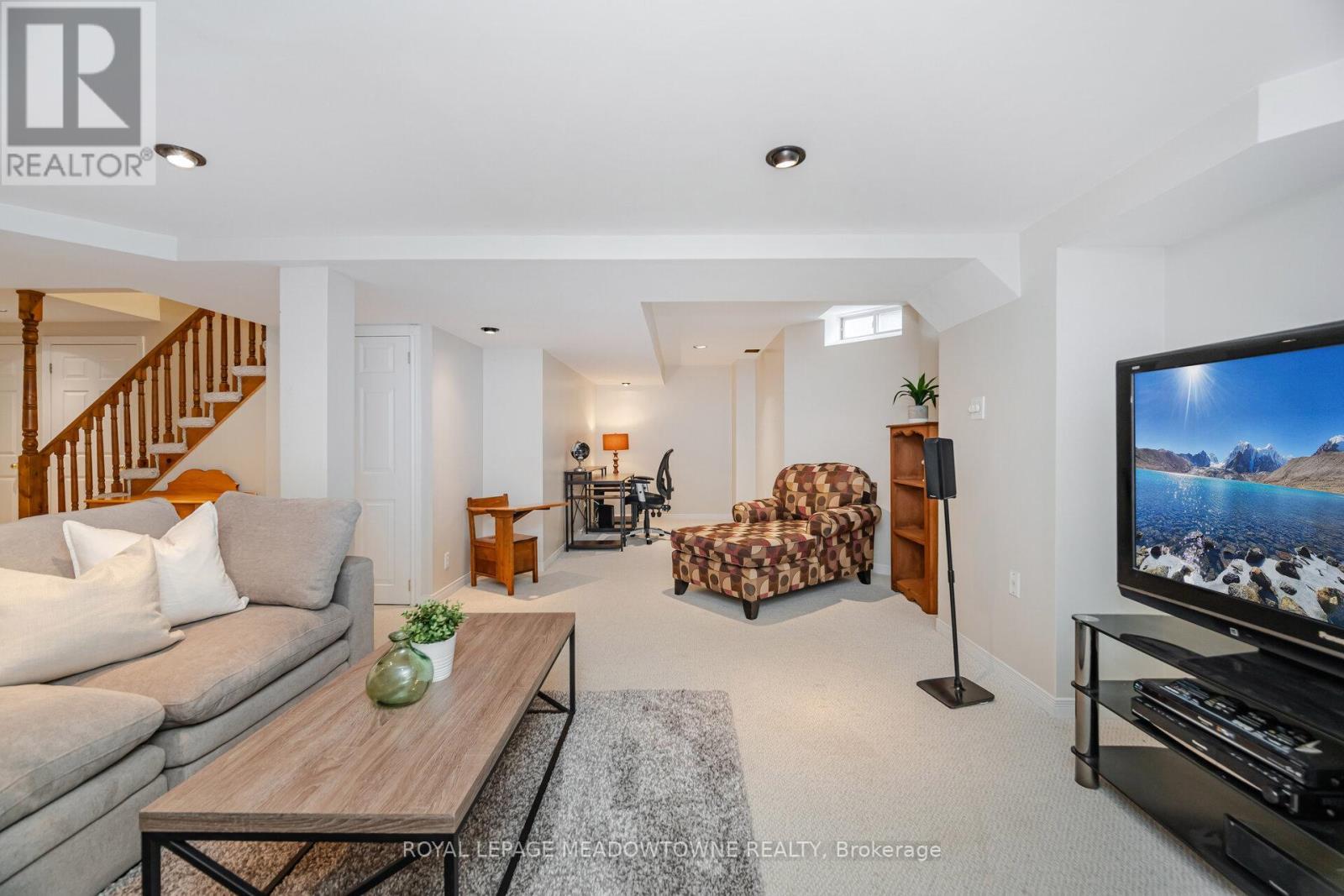 












33 HARROP AVENUE

,
Halton Hills,




Ontario
L7G5R4

