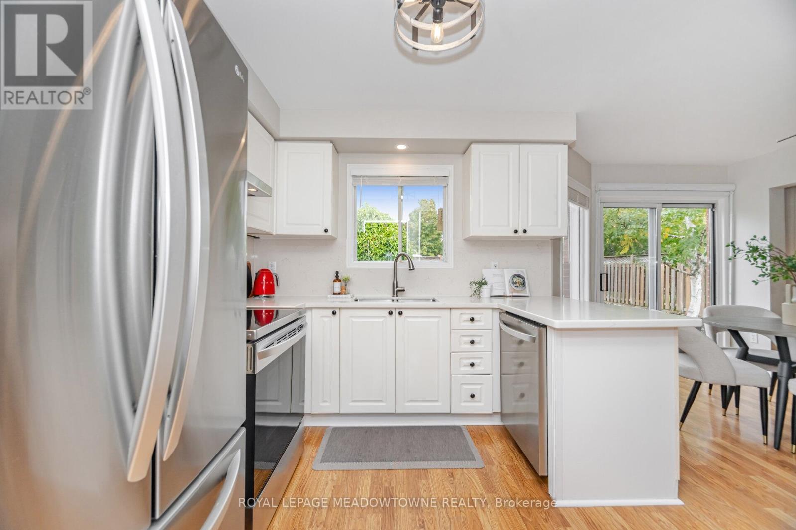 












33 HARROP AVENUE

,
Halton Hills,




Ontario
L7G5R4

