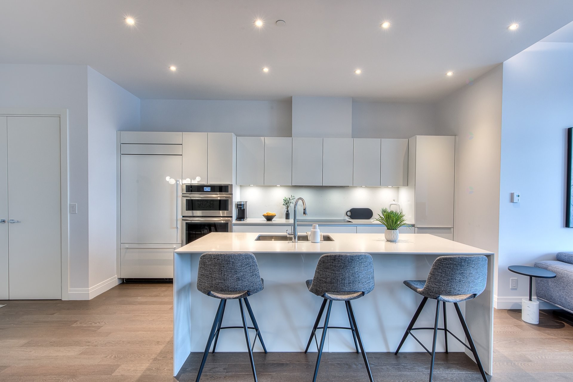 









255


Rue Étienne-Lavoie

, 2004,
Laval (Sainte-Dorothée),




QC
H7X0E5

