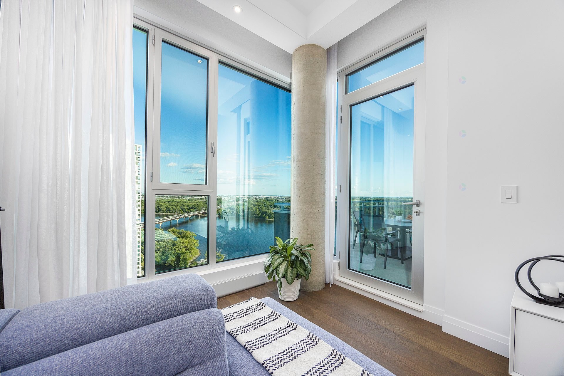 









255


Rue Étienne-Lavoie

, 2004,
Laval (Sainte-Dorothée),




QC
H7X0E5

