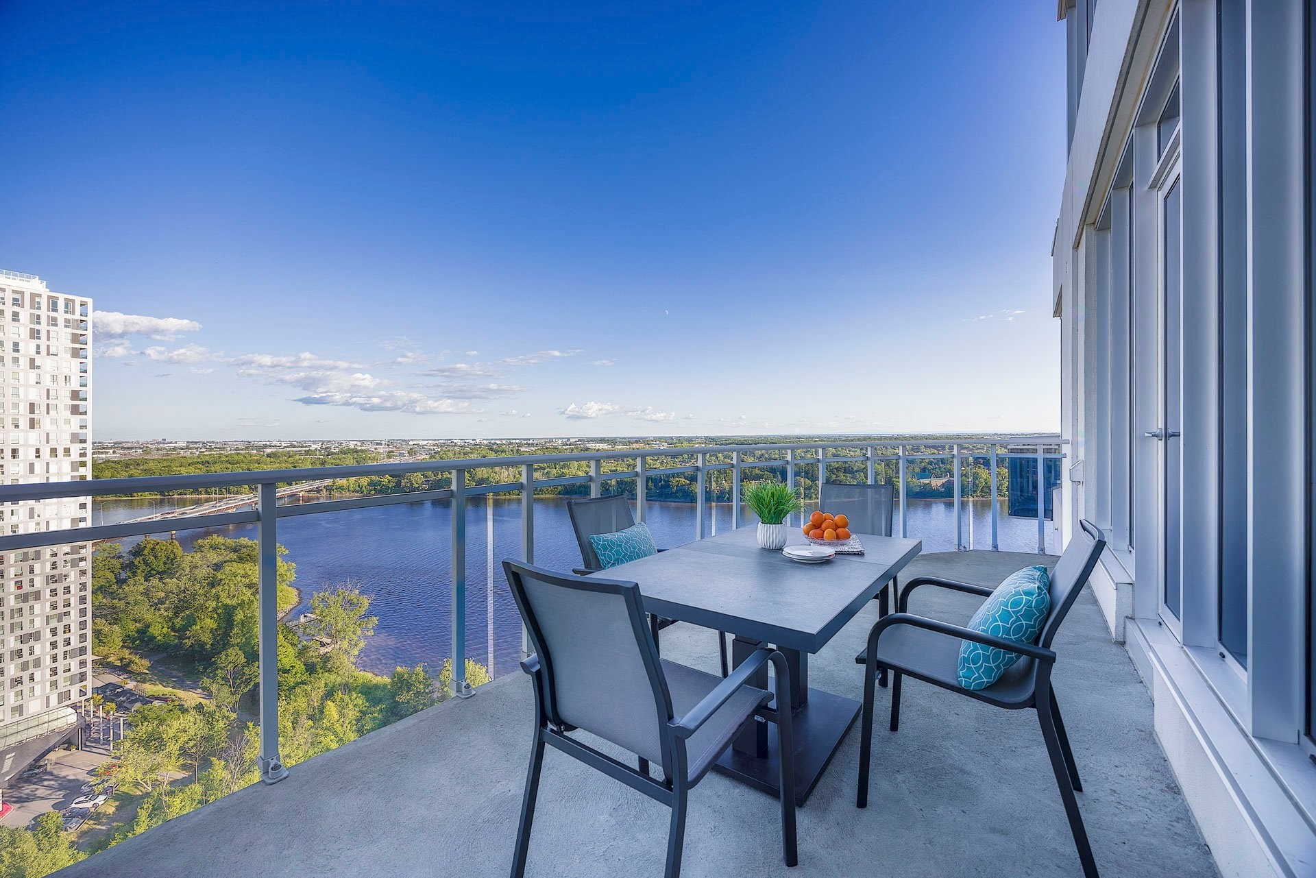 









255


Rue Étienne-Lavoie

, 2004,
Laval (Sainte-Dorothée),




QC
H7X0E5

