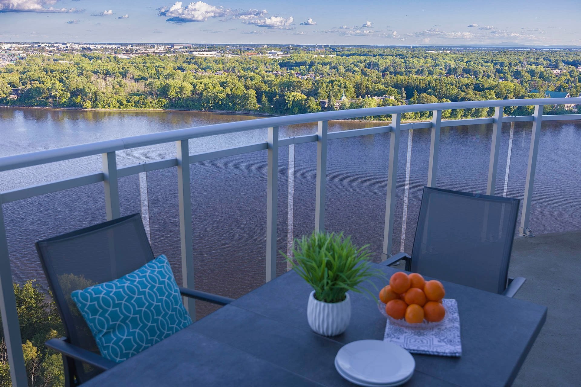 









255


Rue Étienne-Lavoie

, 2004,
Laval (Sainte-Dorothée),




QC
H7X0E5

