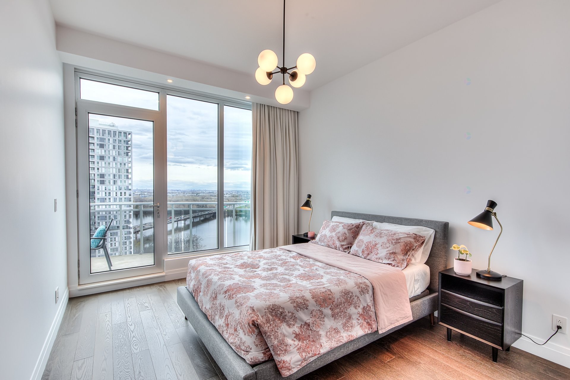 









255


Rue Étienne-Lavoie

, 2004,
Laval (Sainte-Dorothée),




QC
H7X0E5

