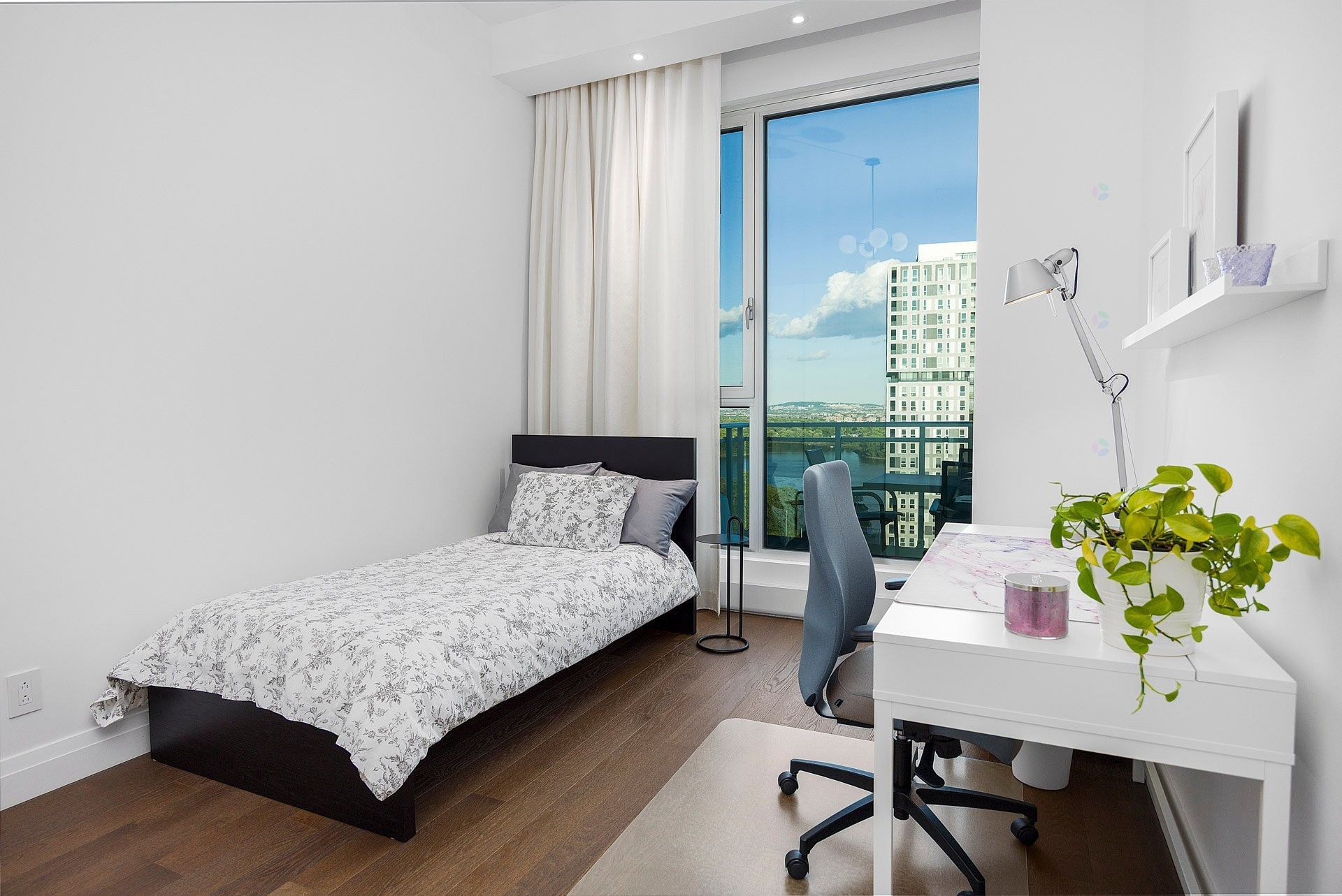 









255


Rue Étienne-Lavoie

, 2004,
Laval (Sainte-Dorothée),




QC
H7X0E5

