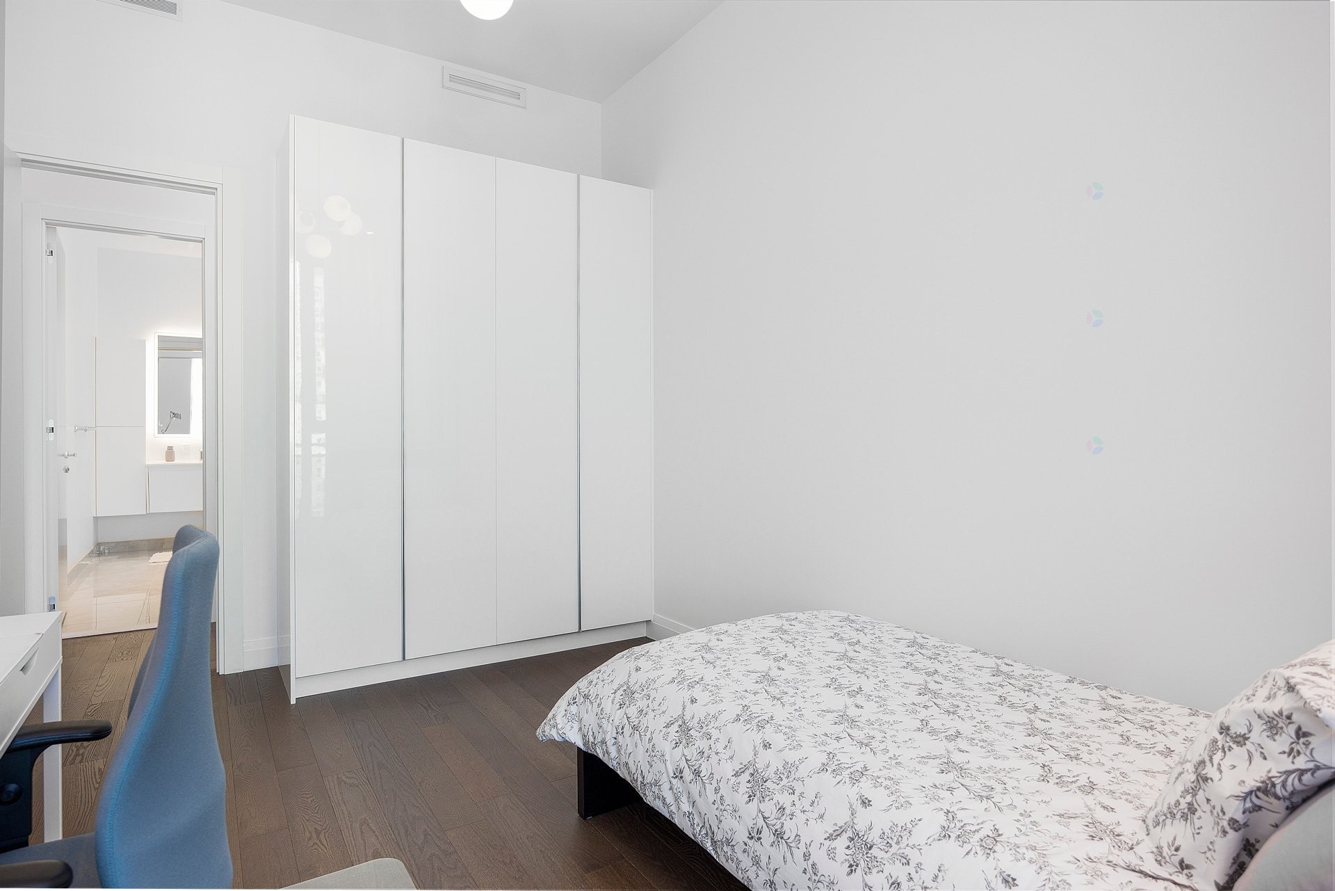 









255


Rue Étienne-Lavoie

, 2004,
Laval (Sainte-Dorothée),




QC
H7X0E5

