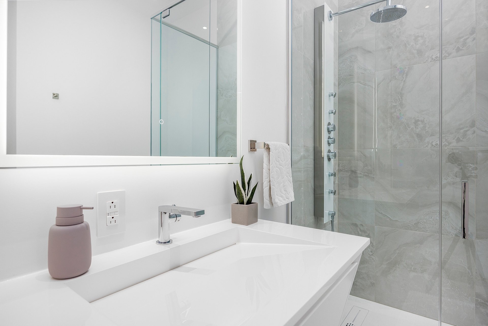 









255


Rue Étienne-Lavoie

, 2004,
Laval (Sainte-Dorothée),




QC
H7X0E5

