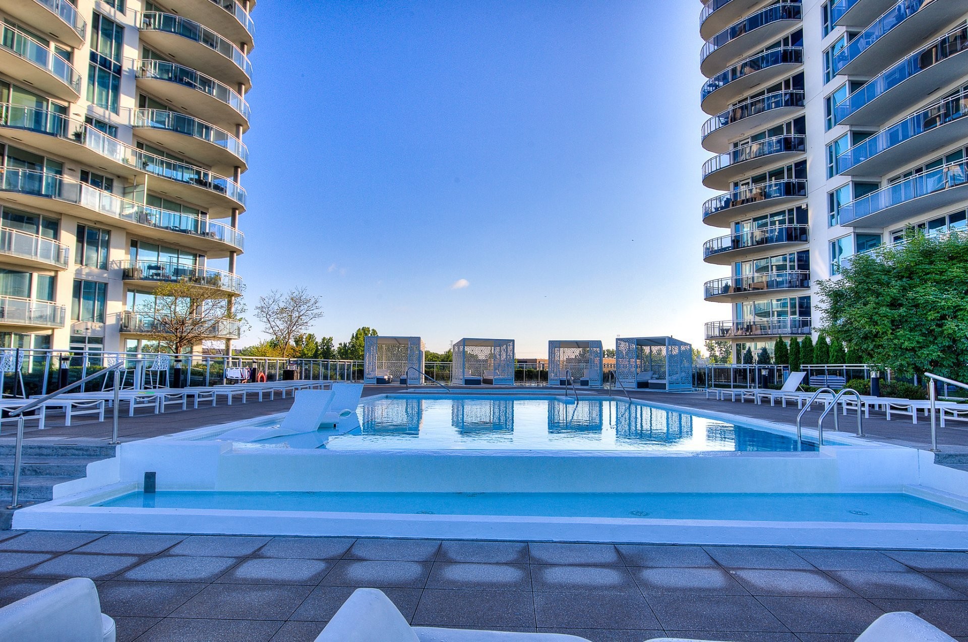 









255


Rue Étienne-Lavoie

, 2004,
Laval (Sainte-Dorothée),




QC
H7X0E5

