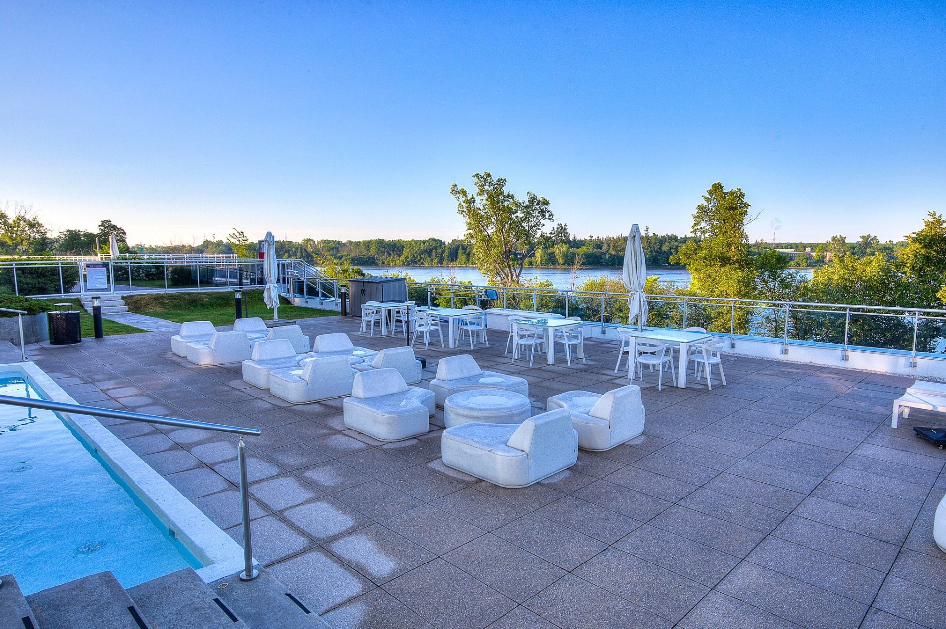 









255


Rue Étienne-Lavoie

, 2004,
Laval (Sainte-Dorothée),




QC
H7X0E5

