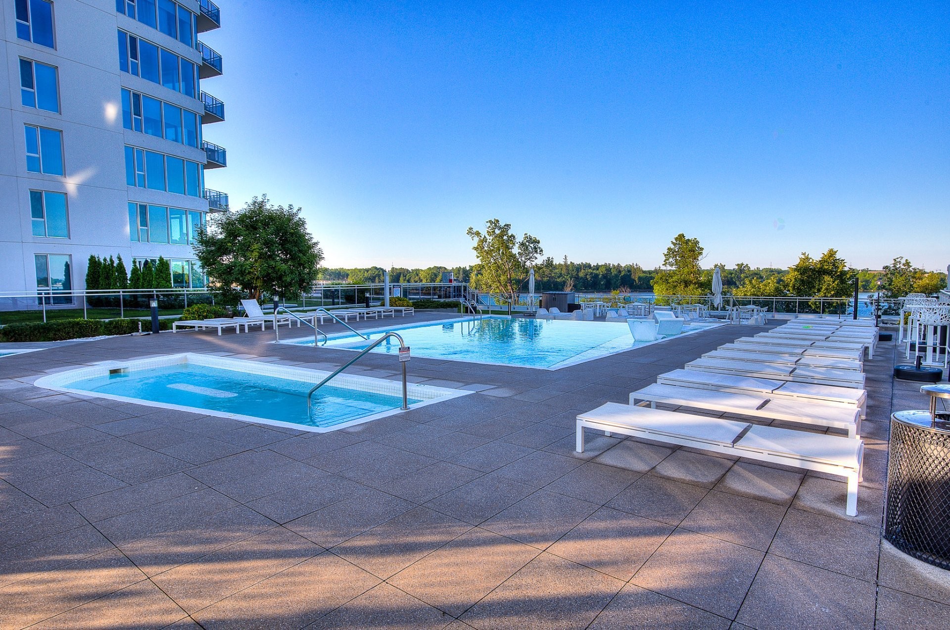 









255


Rue Étienne-Lavoie

, 2004,
Laval (Sainte-Dorothée),




QC
H7X0E5

