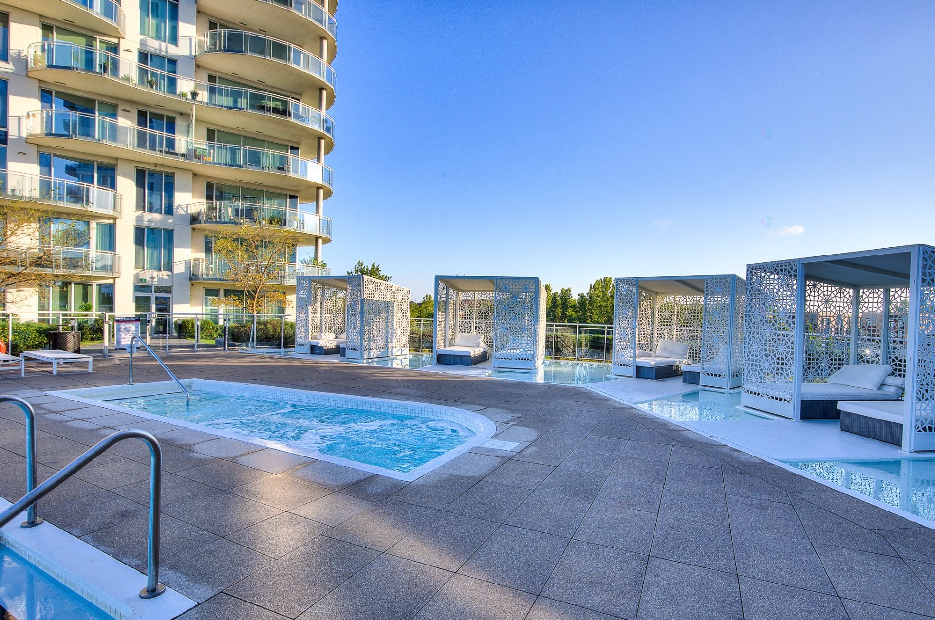 









255


Rue Étienne-Lavoie

, 2004,
Laval (Sainte-Dorothée),




QC
H7X0E5

